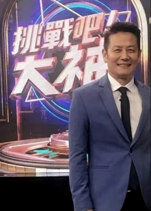 JUR-134 我曾经喜欢的青梅竹马，现在竟然变成了一个性欲旺盛的巨型男生，因此我不止一次沉浸在与他 - YOUXX海报