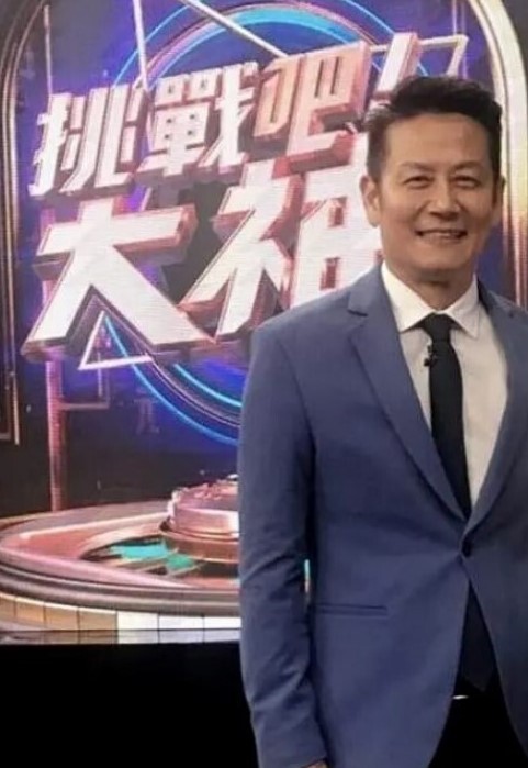 沐足养生馆小哥大胆闯入沐足养生馆一排美女技师可选幸运的挑中了大长腿黑丝美腿妖艳红牌技师 - YOUXX海报